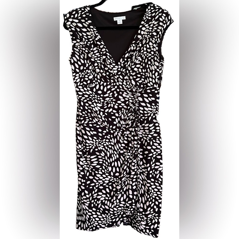 LONDON TIMES Black/White V-Neck Criss Cross Front Sleeveless Dress, Sz 10, GUC.
